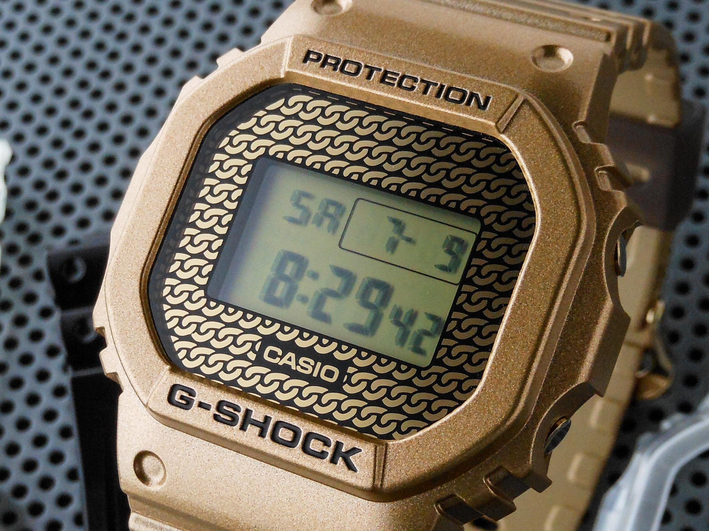 CASIO G-SHOCK DW-5600EG-9V 金ロゴ - 腕時計(デジタル)
